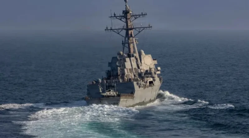 La Marina de Estados Unidos comenzó operaciones para bloquear puertos iraníes y despejar el estrecho de Ormuz de minas en medio de la escalada con Irán.